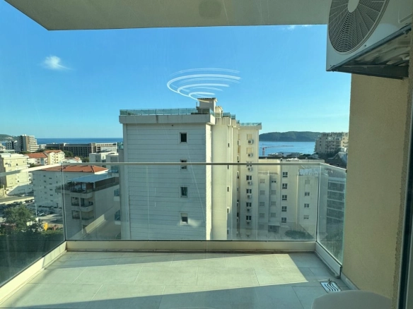 Dvosoban stan sa pogledom na more u Bečićima, Budva — fotografija 14