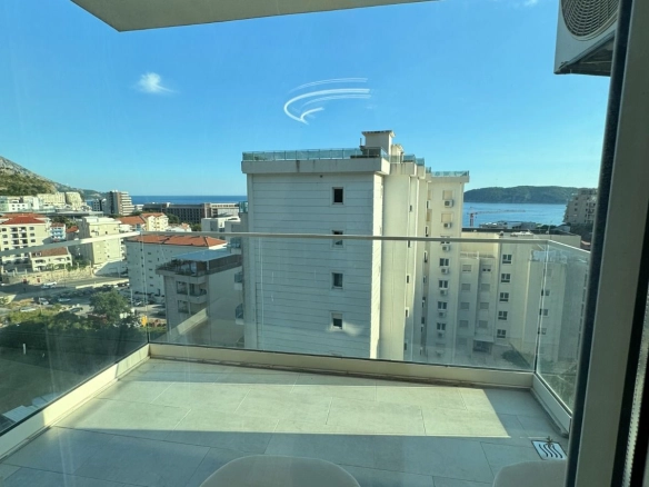 Dvosoban stan sa pogledom na more u Bečićima, Budva — fotografija 15