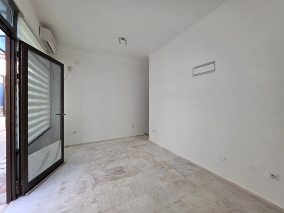 Poslovni prostor 18 m² u centru Budve — fotografija 3