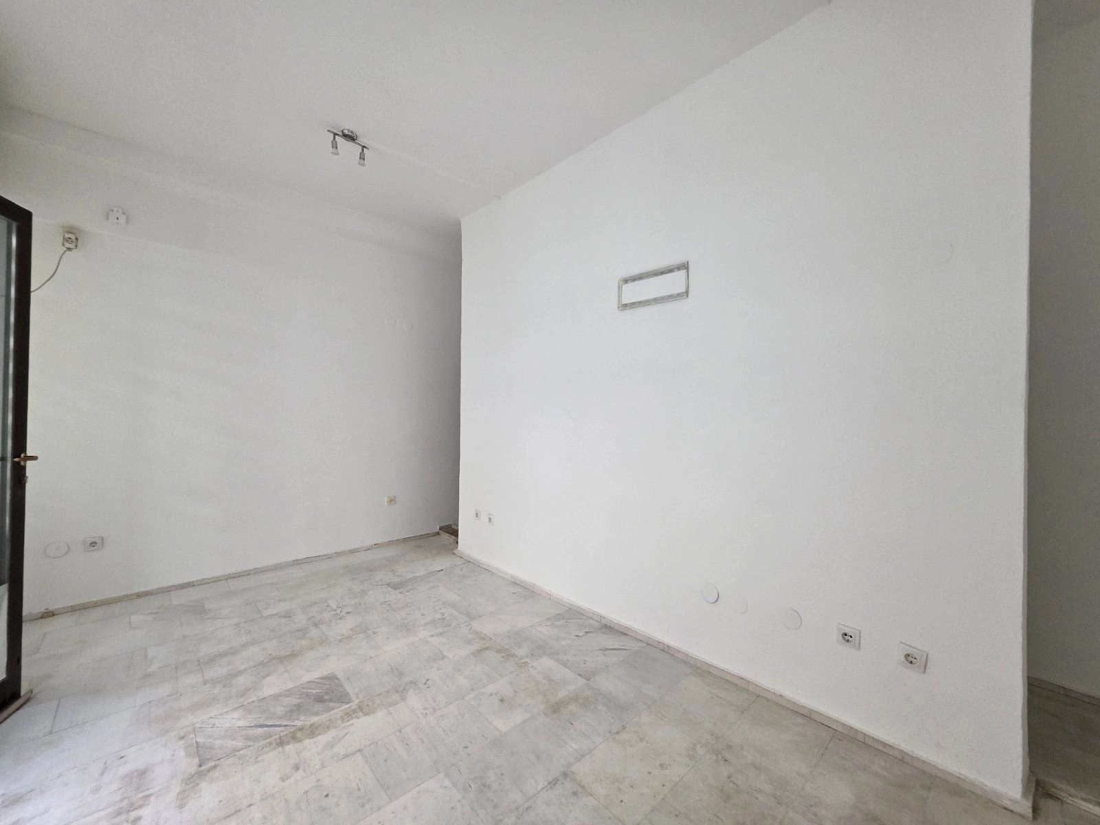 a423db90-9180-4bec-b612-6f67a4c80cde Poslovni prostor 18 m² u centru Budve — fotografija 5