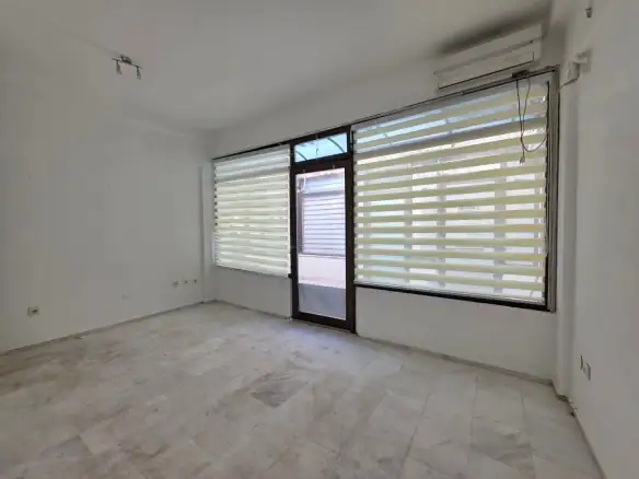 Poslovni prostor 18 m² u centru Budve — fotografija 6