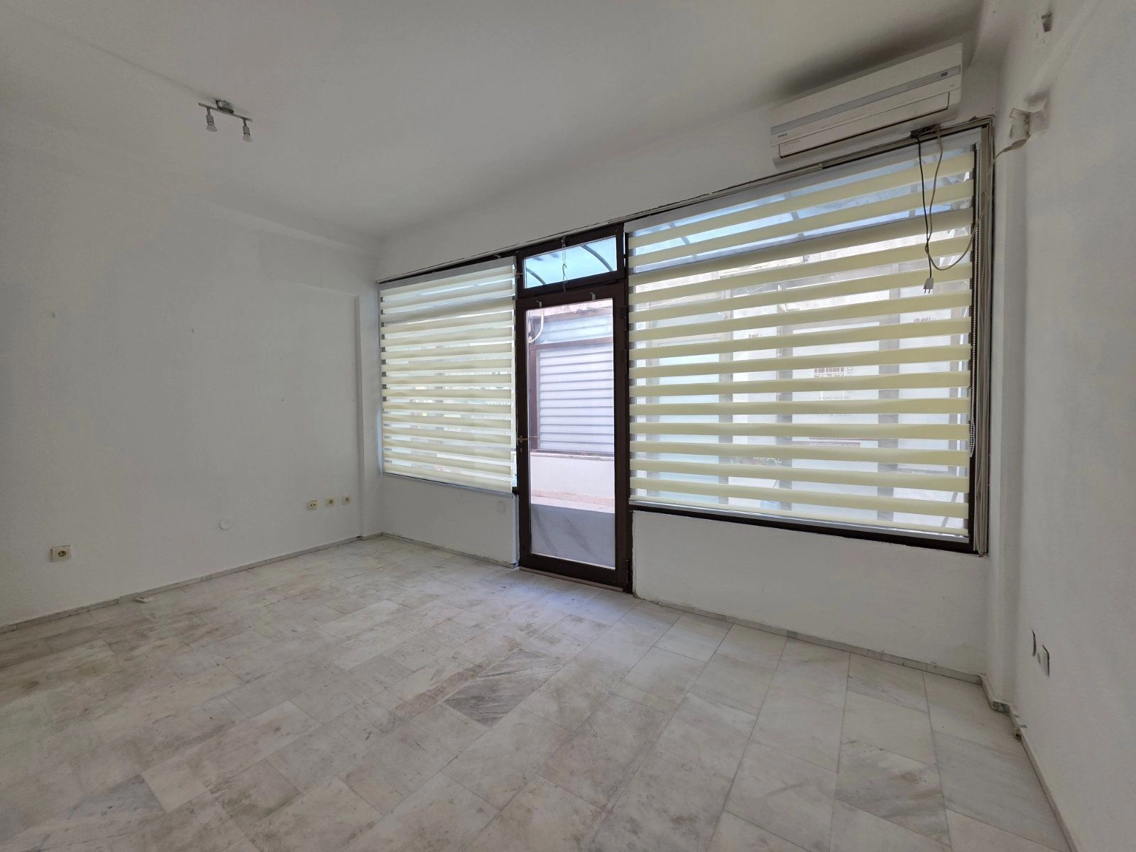 145c9827-4a9f-4554-b7f1-b99e382c363a Poslovni prostor 18 m² u centru Budve — fotografija 6
