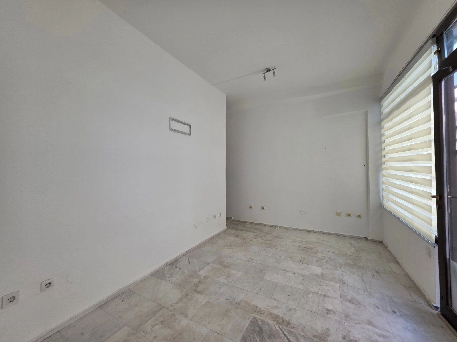f811046a-8217-4400-a457-4cda48730f1c Poslovni prostor 18 m² u centru Budve — fotografija 10