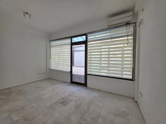 Poslovni prostor 18 m² u centru Budve — fotografija 11