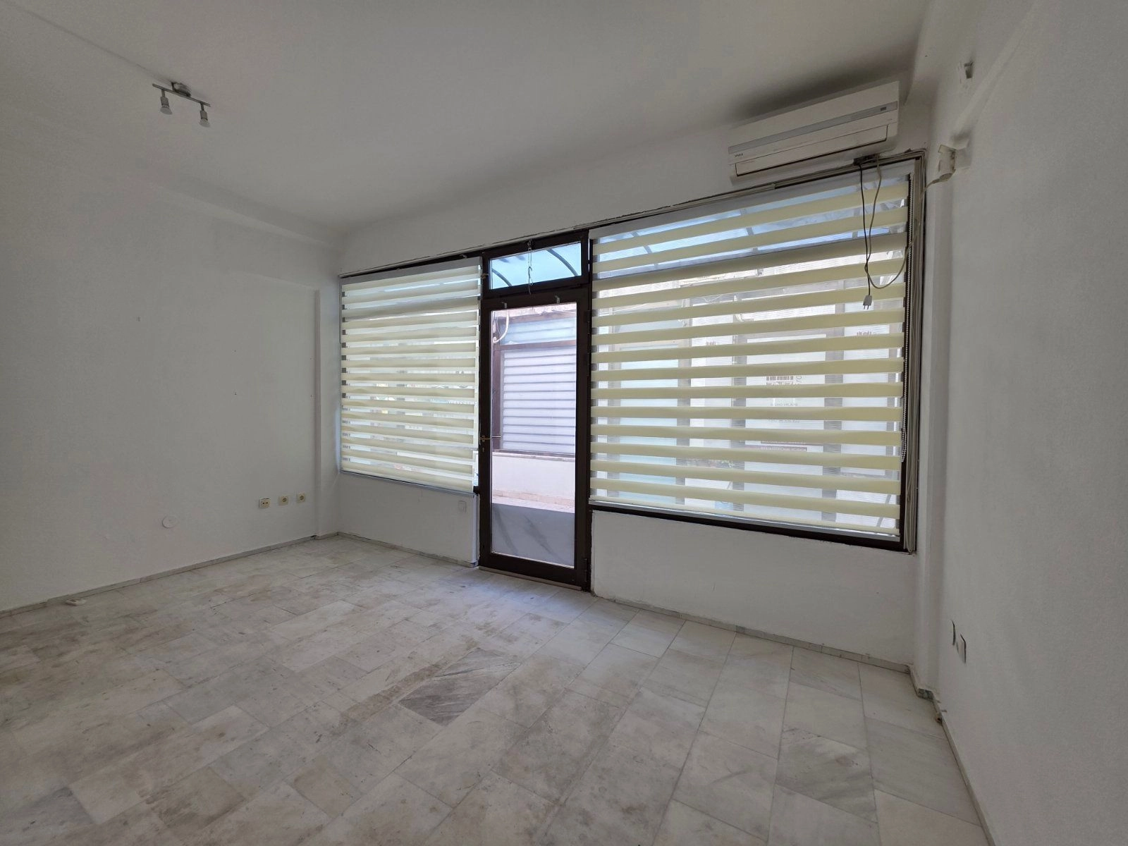7354aa09-0157-45e7-ace2-20893cea83c4 Poslovni prostor 18 m² u centru Budve — fotografija 11