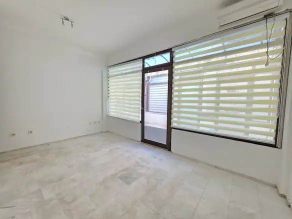 Poslovni prostor 18 m² u centru Budve — fotografija 12