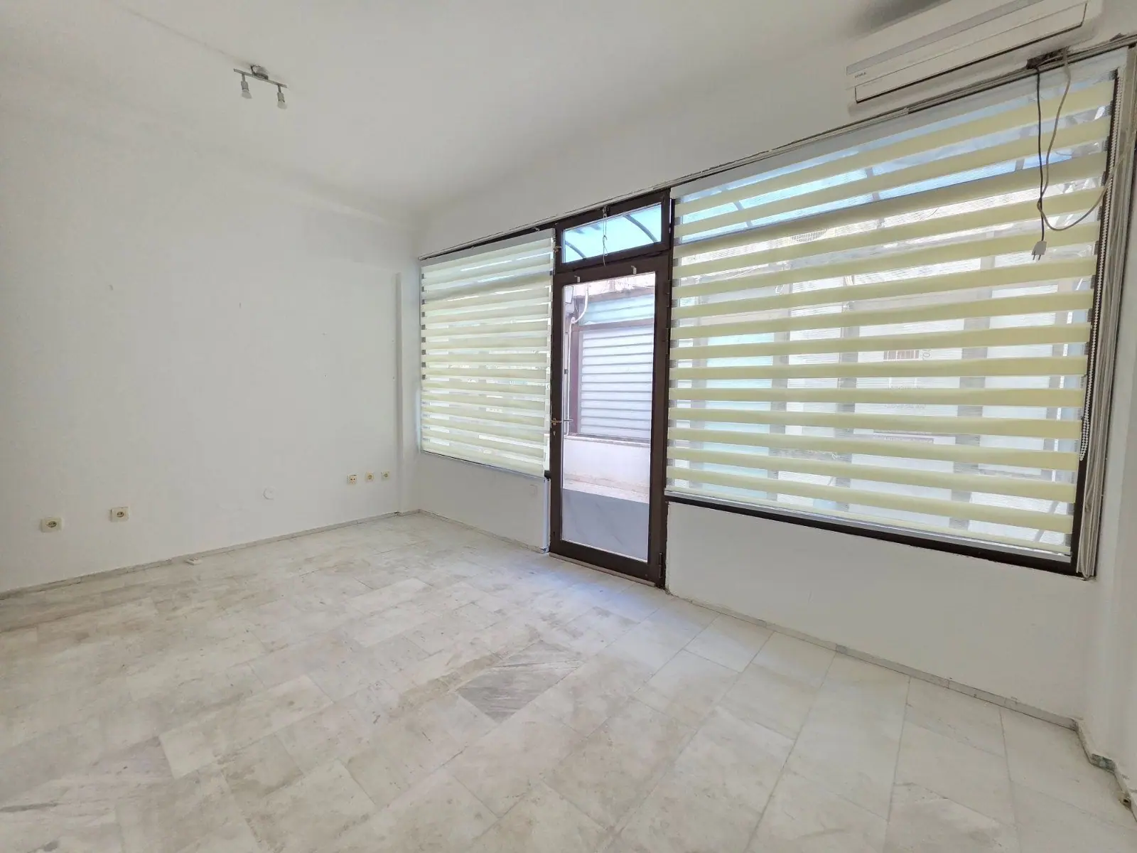 f5b498cd-c665-406b-9291-7230c486edc3 Poslovni prostor 18 m² u centru Budve — fotografija 12