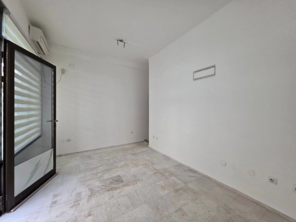 Poslovni prostor 18 m² u centru Budve — fotografija 14
