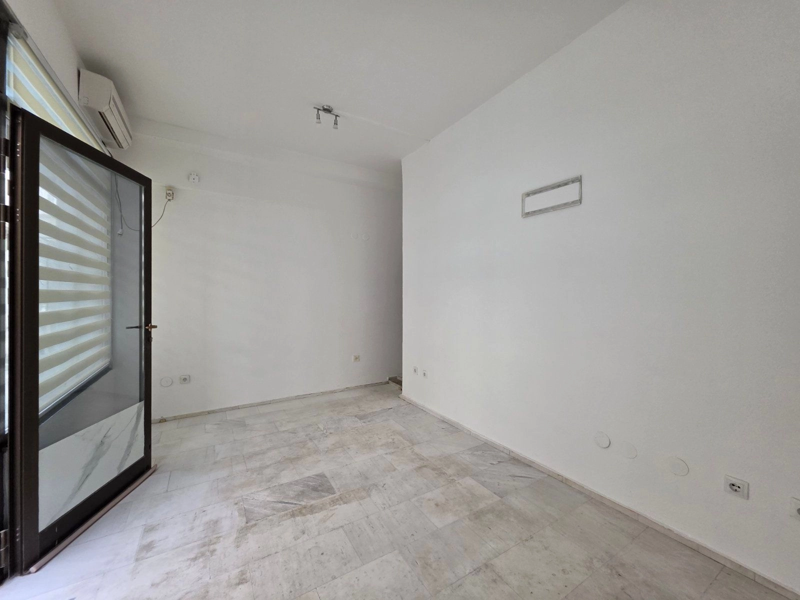 4ee0af2b-a872-4e3b-937f-b06b32630c3b Poslovni prostor 18 m² u centru Budve — fotografija 14