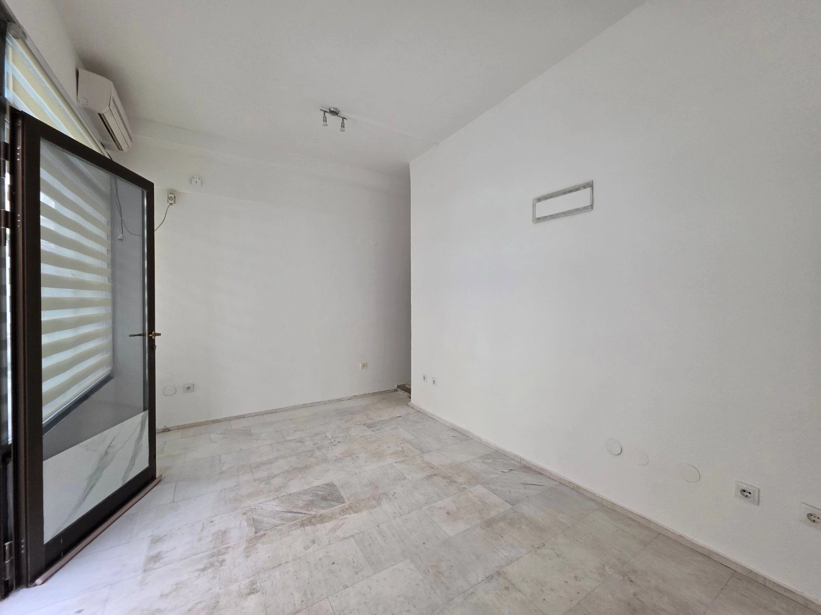 3e48b14e-8602-460f-9f4a-882f1da7ddb7 Poslovni prostor 18 m² u centru Budve — fotografija 15