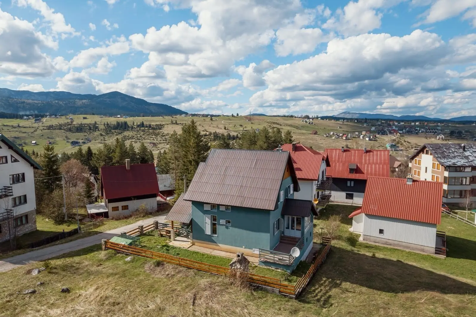 8b483a90-73d4-45b9-8ee9-8277284b47d3 Kuća 200 m² – Žabljak — fotografija 9