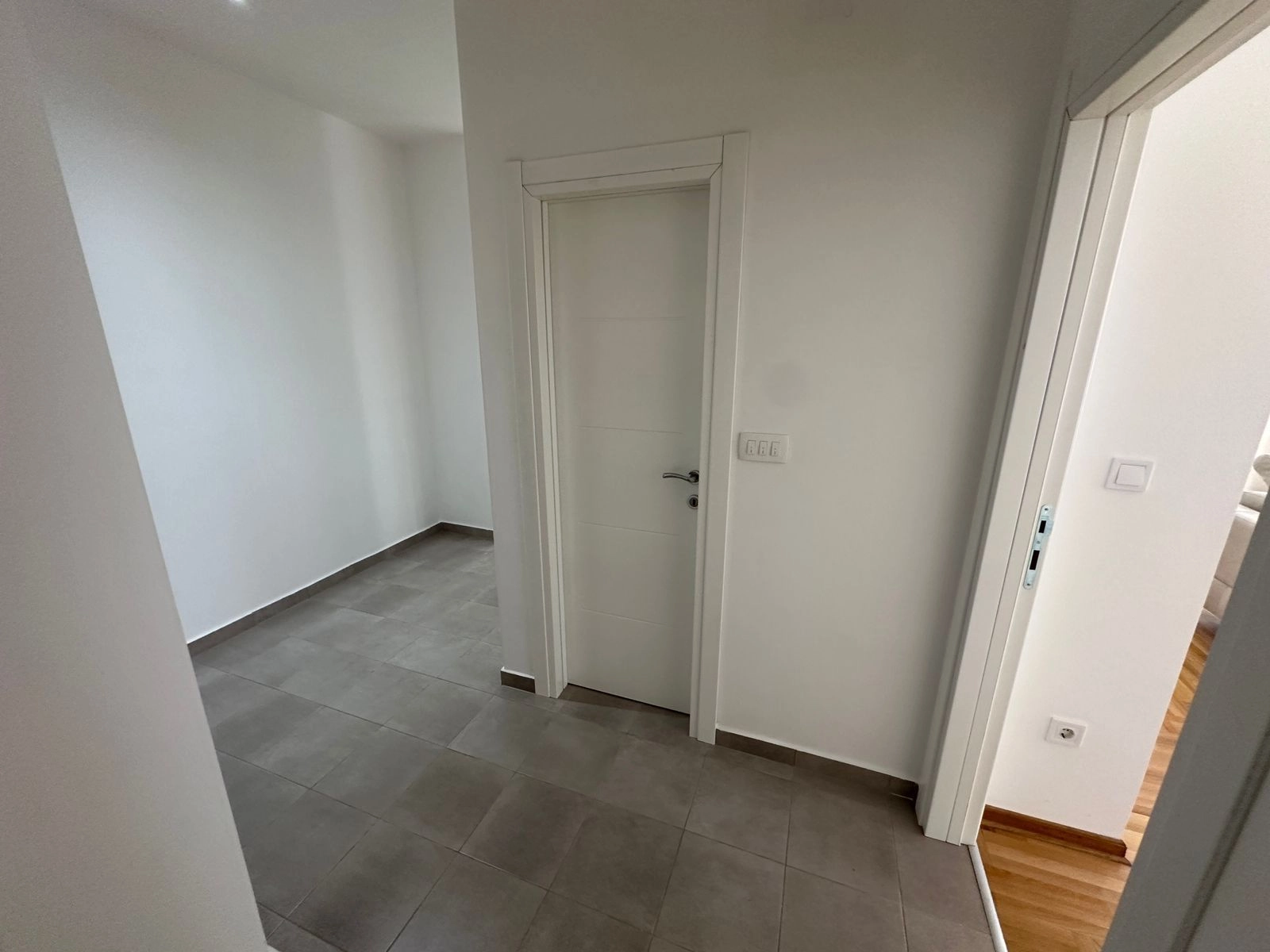 Izdavanje: Četvorosoban stan 129 m² – Rozino, Budva — fotografija 7