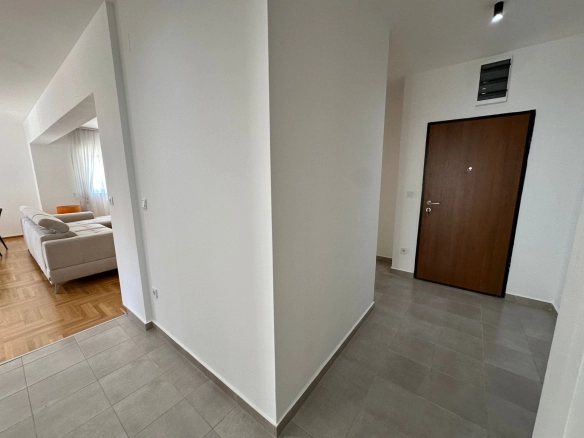 Izdavanje: Četvorosoban stan 129 m² – Rozino, Budva — fotografija 8