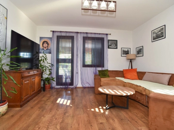 Izdavanje: Dvosoban stan 80 m² – Prijevor, Budva