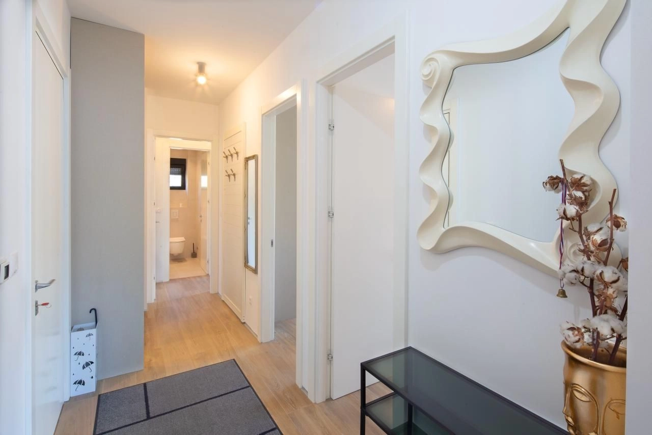 Trosoban stan 95 m² – Gospoština, Budva — fotografija 10