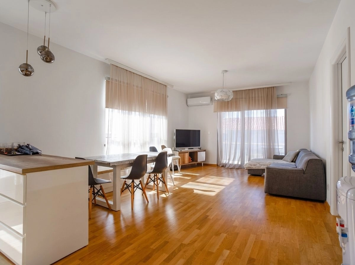 5aa4f555-3f1c-4901-b0a0-cc284cc69c98 Trosoban stan 94 m² – Bečići, Budva