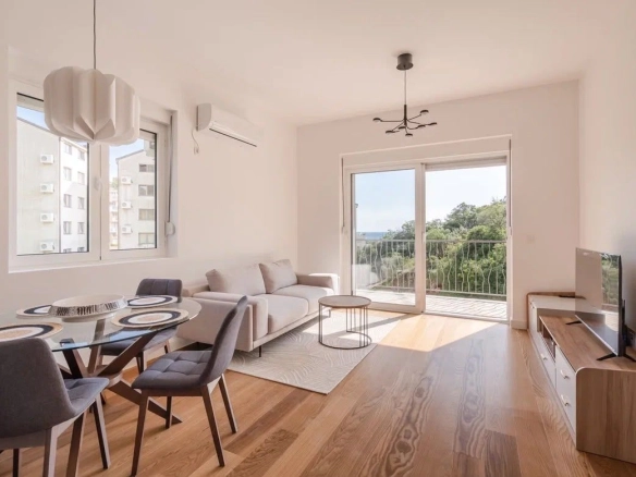 Dvosoban stan sa terasom u Pržnu, Budva