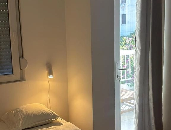 Izdavanje: Trosoban stan 74 m² – Golubovina, Budva — fotografija 8