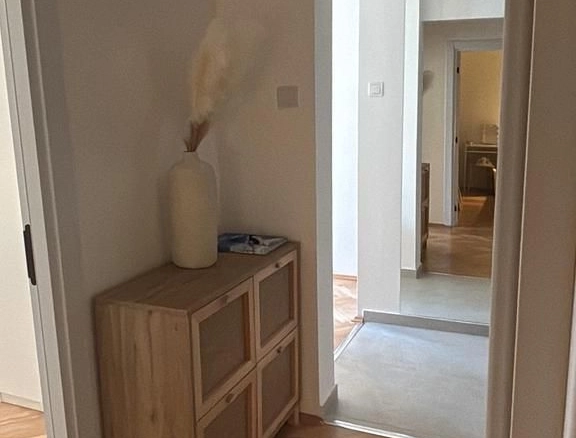 Izdavanje: Trosoban stan 74 m² – Golubovina, Budva — fotografija 11
