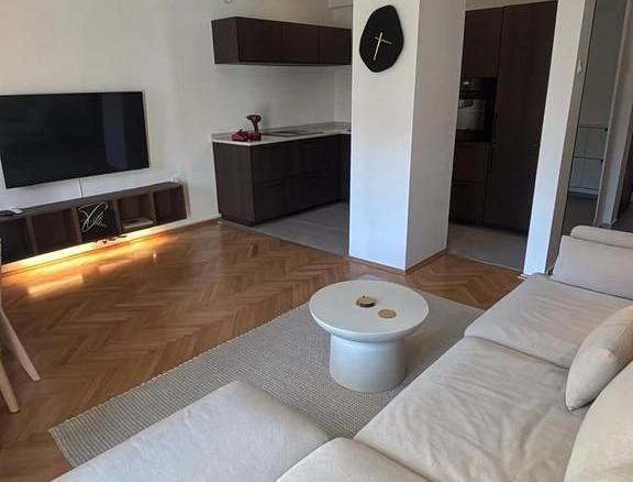Izdavanje: Trosoban stan 74 m² – Golubovina, Budva — fotografija 16