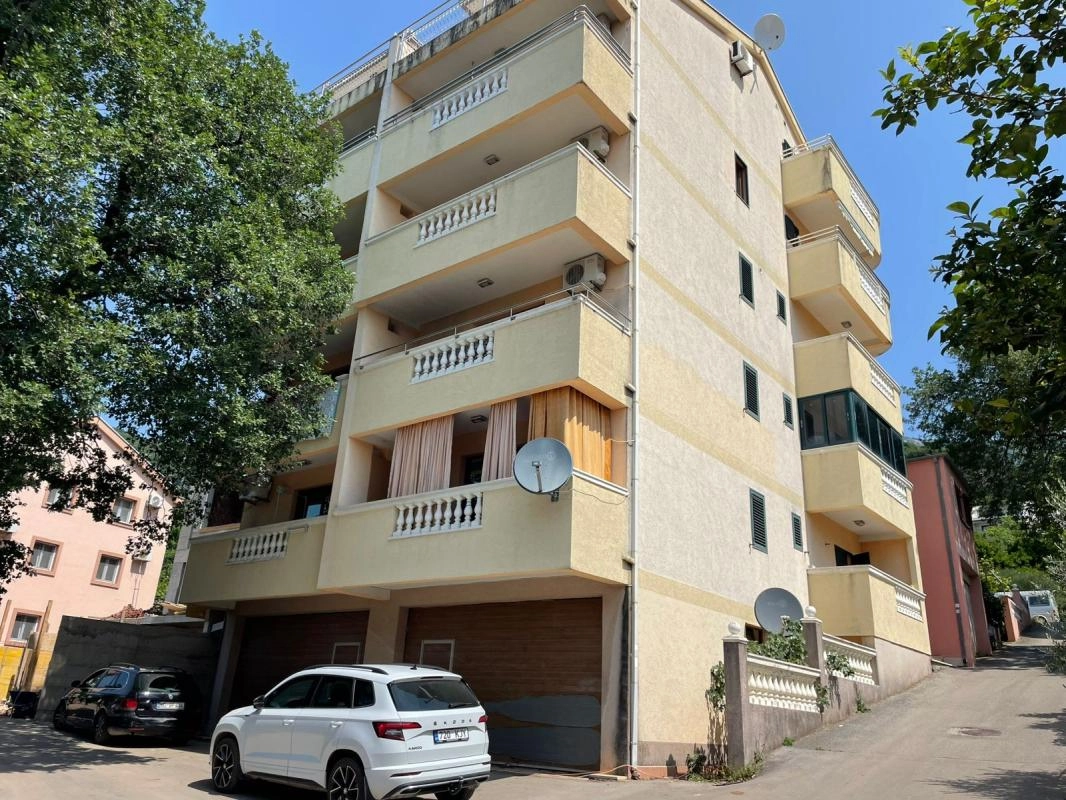 Dvosoban-dupleks-stan-sa-terasama-Lazi-Budva-5 Dvosoban stan 140 m² – Lazi, Budva — fotografija 6