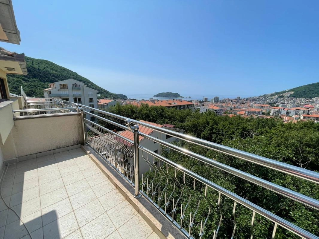 Dvosoban-dupleks-stan-sa-terasama-Lazi-Budva-8 Dvosoban stan 140 m² – Lazi, Budva — fotografija 9