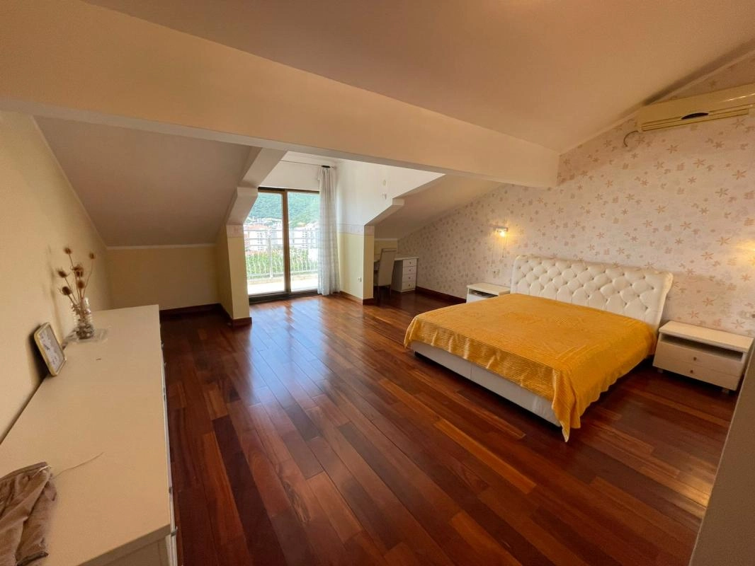 Dvosoban-dupleks-stan-sa-terasama-Lazi-Budva-11 Dvosoban stan 140 m² – Lazi, Budva — fotografija 12