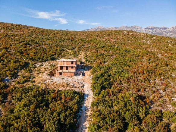 Neurbanizovan plac sa pogledom na more, Zagora, Kotor — fotografija 2