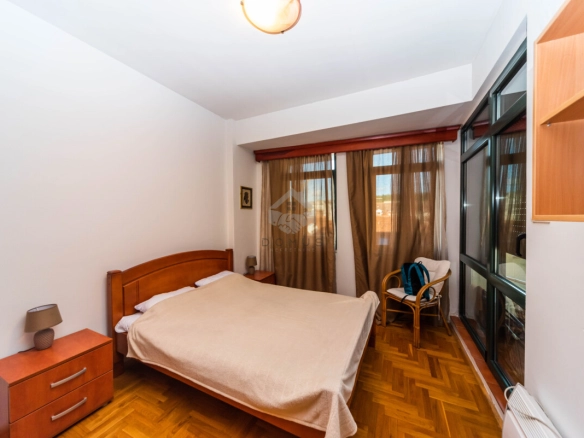 Jednosoban namješten stan u Centru, Podgorica — fotografija 4