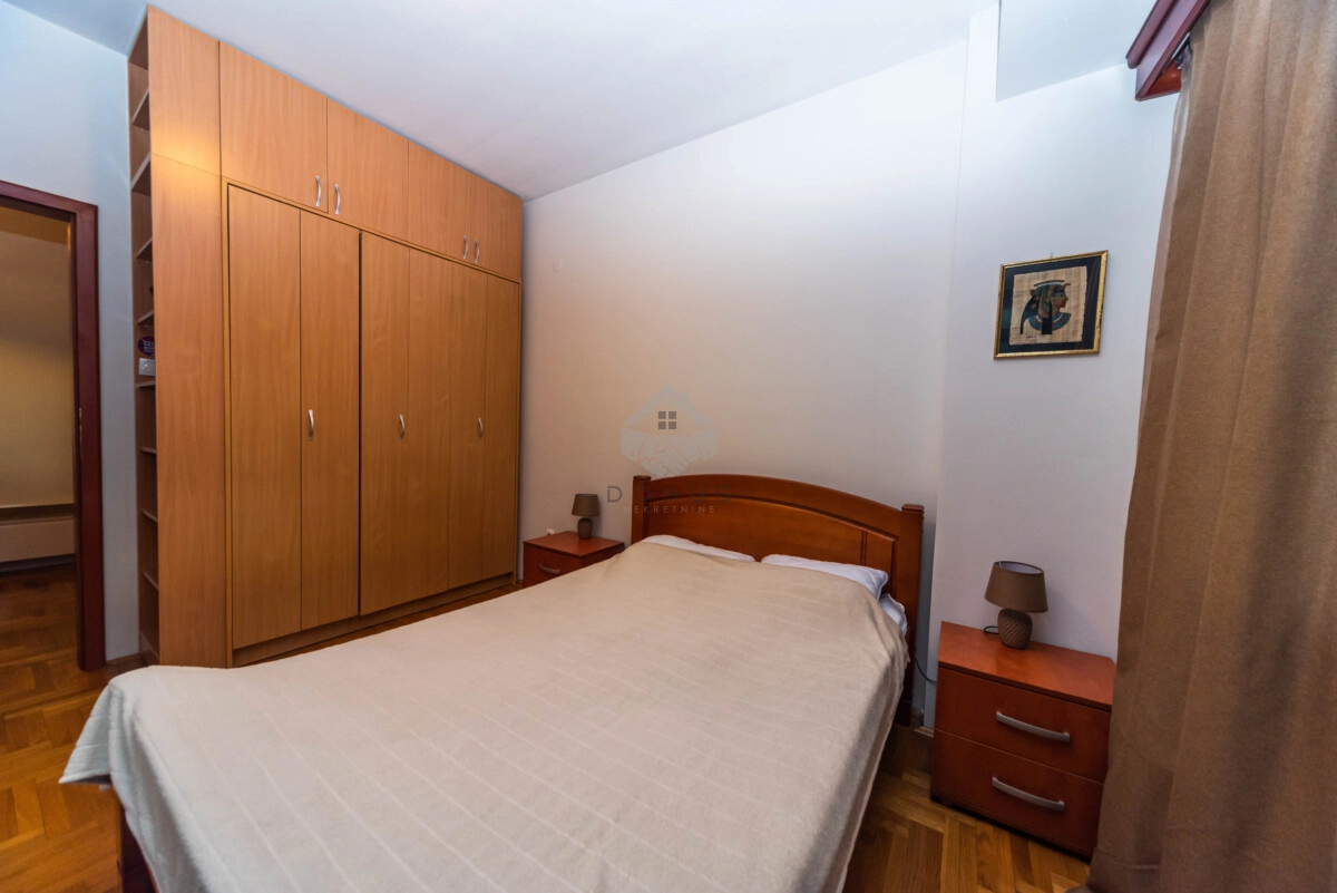 Jednosoban-namjesten-stan-50-m²-Centar-–-Podgorica-4 Jednosoban namješten stan u Centru, Podgorica — fotografija 5