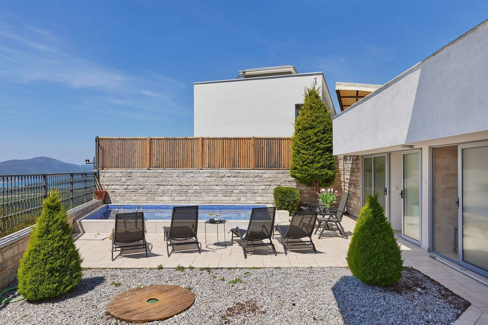 Vila-sa-bazenom-i-pogledom-na-zaliv-Tivat-2 Kuća 220 m² – Tivat — fotografija 3