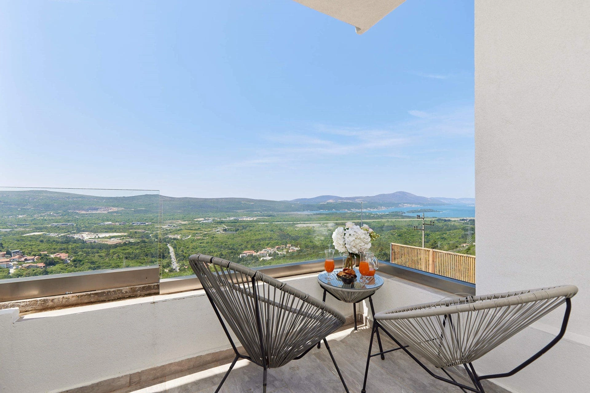 Vila-sa-bazenom-i-pogledom-na-zaliv-Tivat-3 Kuća 220 m² – Tivat — fotografija 4