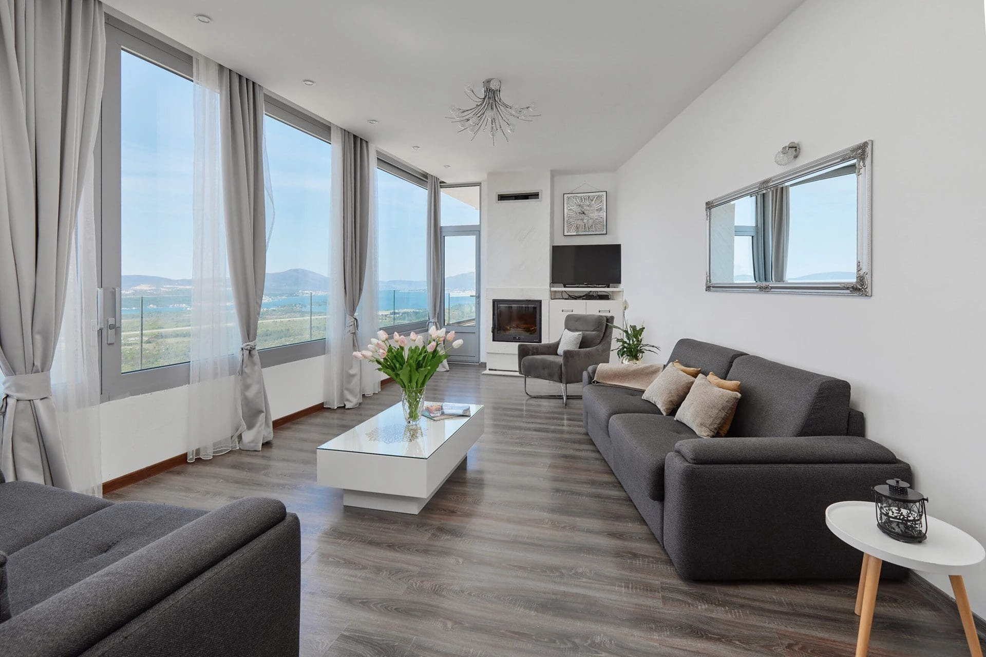 Vila-sa-bazenom-i-pogledom-na-zaliv-Tivat-5 Kuća 220 m² – Tivat — fotografija 6