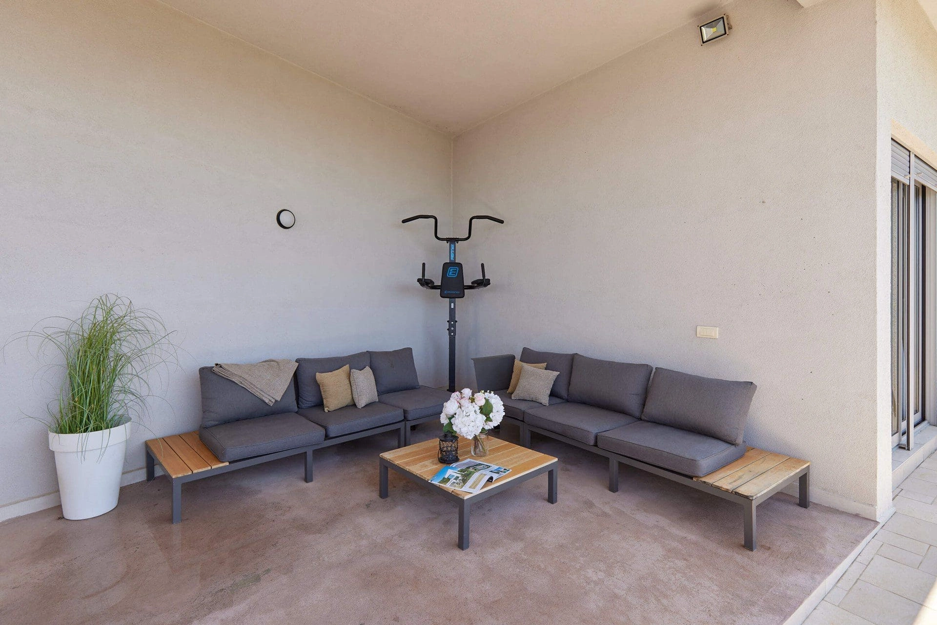 Vila-sa-bazenom-i-pogledom-na-zaliv-Tivat-12 Kuća 220 m² – Tivat — fotografija 13