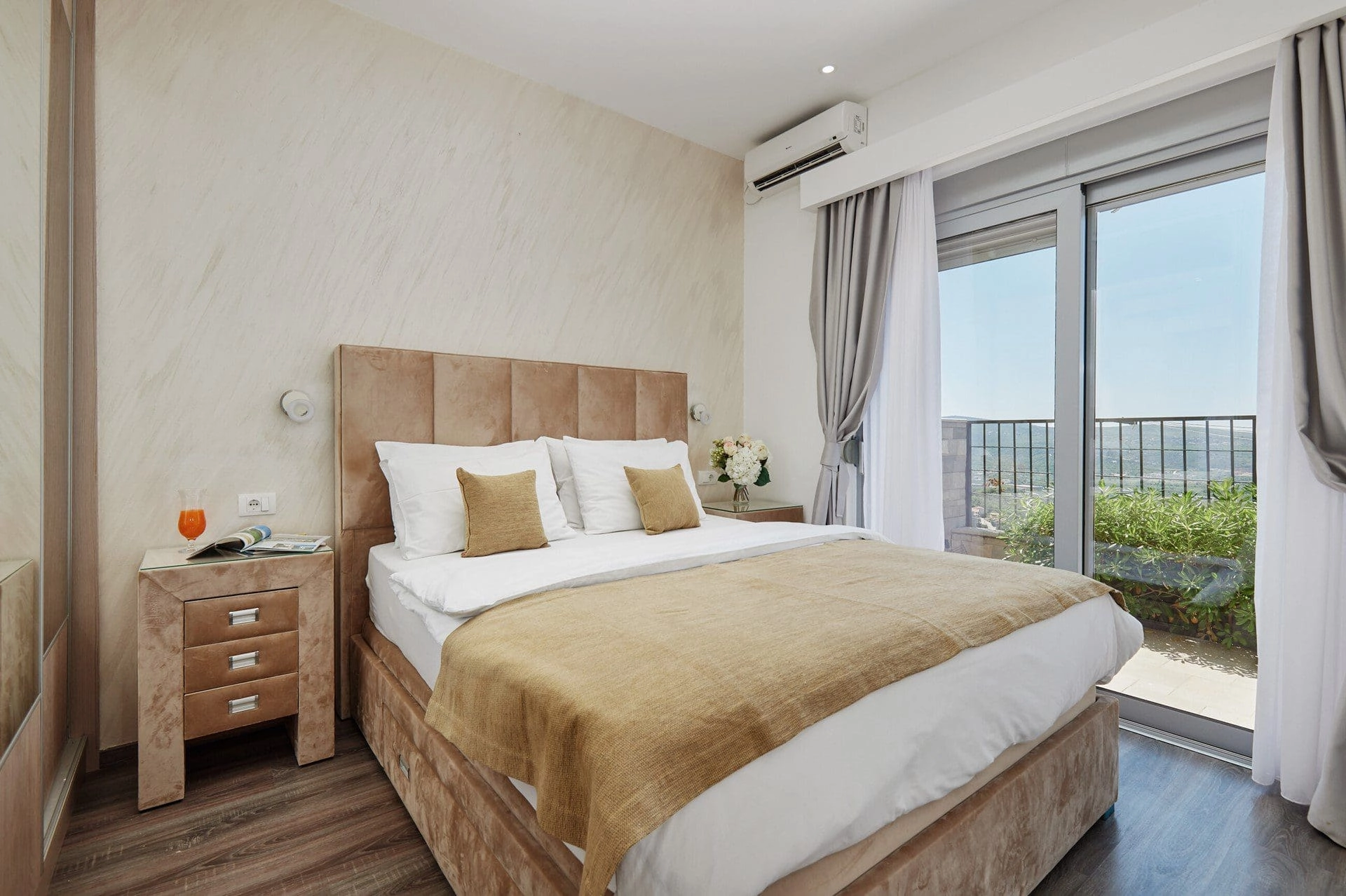 Vila-sa-bazenom-i-pogledom-na-zaliv-Tivat-13 Kuća 220 m² – Tivat — fotografija 14
