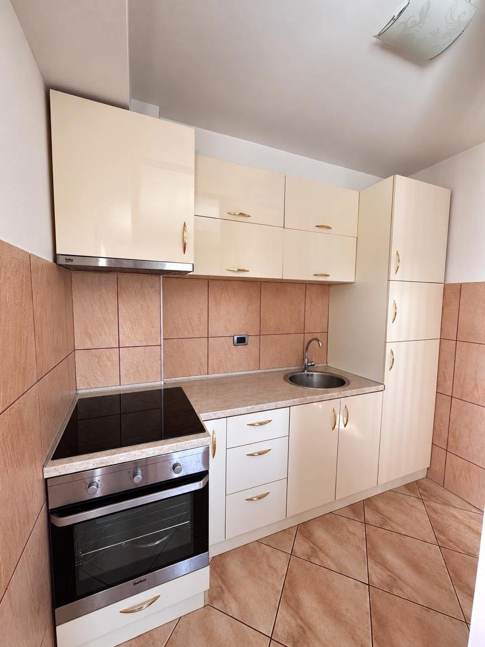 Trosoban-stan-sa-garaznim-mjestom-u-Podgorici-2 Trosoban stan 91 m² – Podgorica — fotografija 3
