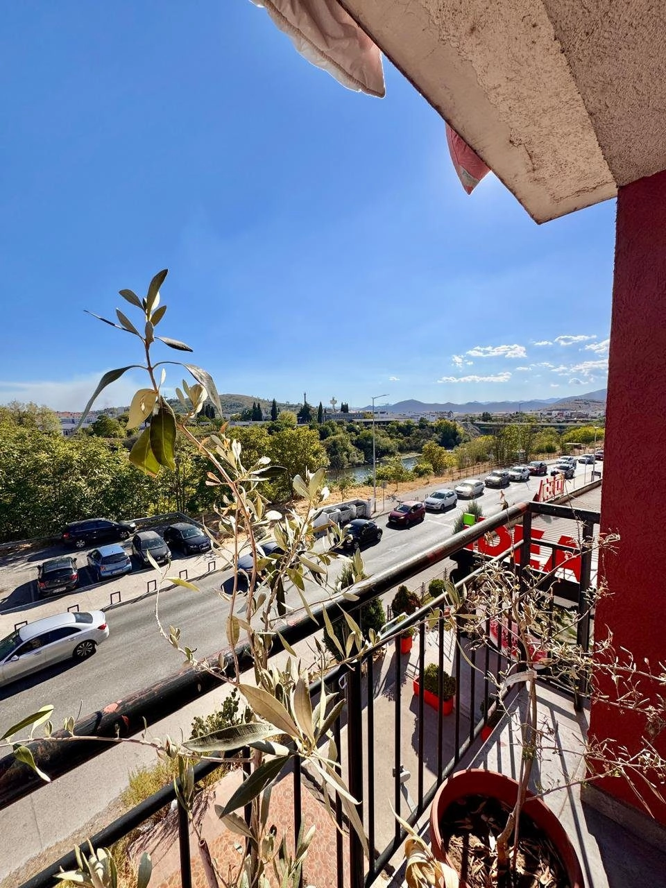 Trosoban-stan-sa-garaznim-mjestom-u-Podgorici-12 Trosoban stan 91 m² – Podgorica — fotografija 13