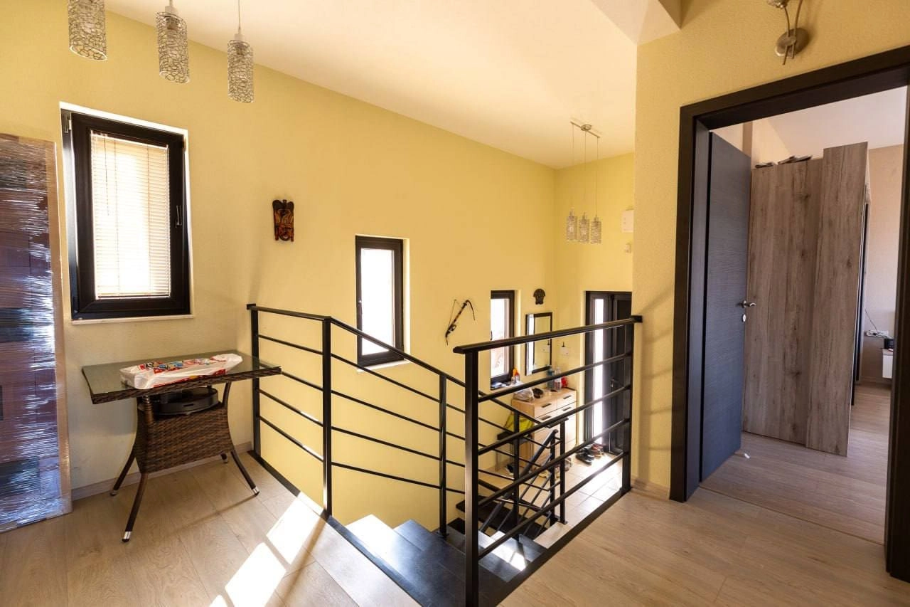 Kuca-sa-terasama-i-pogledom-na-more-Tomba-Bar-8 Kuća 320 m² – Bar — fotografija 9
