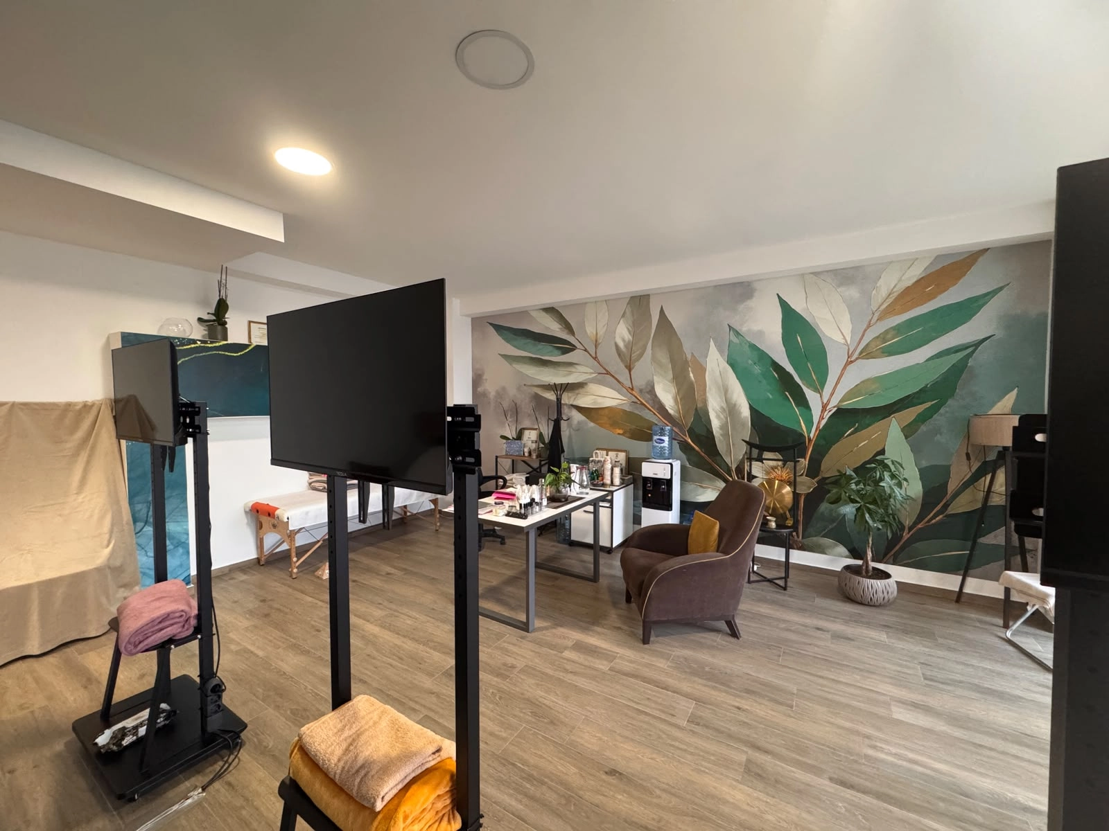 Poslovni-prostor-sa-staklenim-izlogom-u-zgradi-Vivaldi-Budva-1 Poslovni prostor 39 m² – Rozino, Budva — fotografija 2