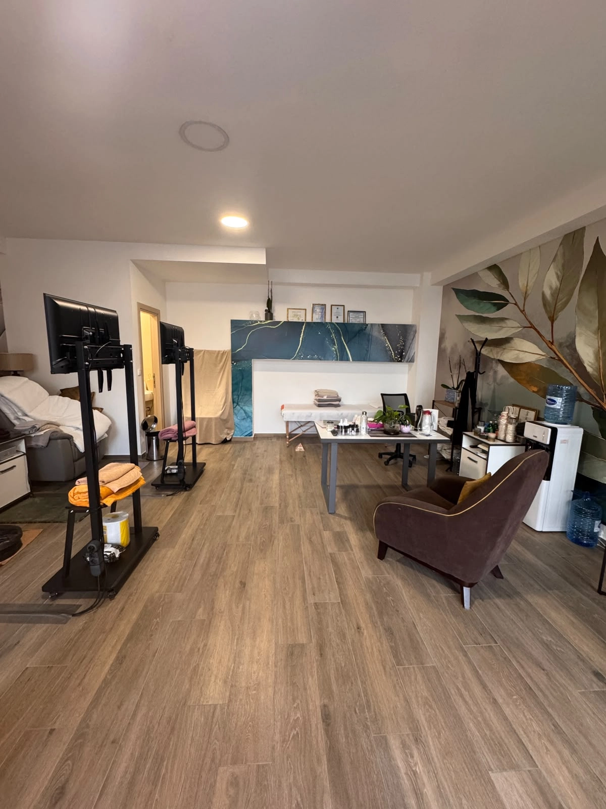 Poslovni-prostor-sa-staklenim-izlogom-u-zgradi-Vivaldi-Budva-9 Poslovni prostor 39 m² – Rozino, Budva — fotografija 10