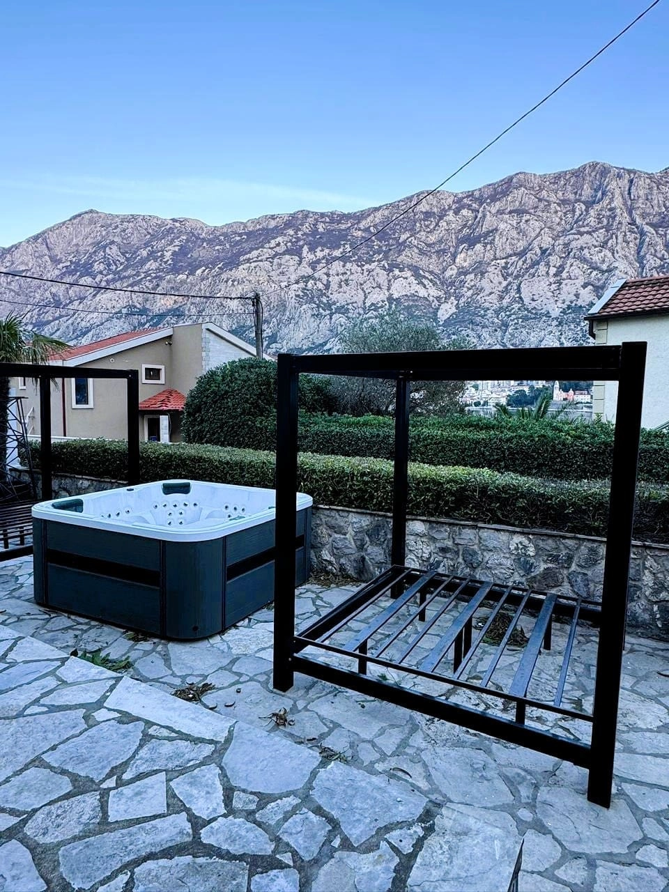 Trosoban-stan-na-prvoj-liniji-u-Prcanju-Kotor-3 Trosoban stan 110 m² – Prčanj, Kotor — fotografija 4