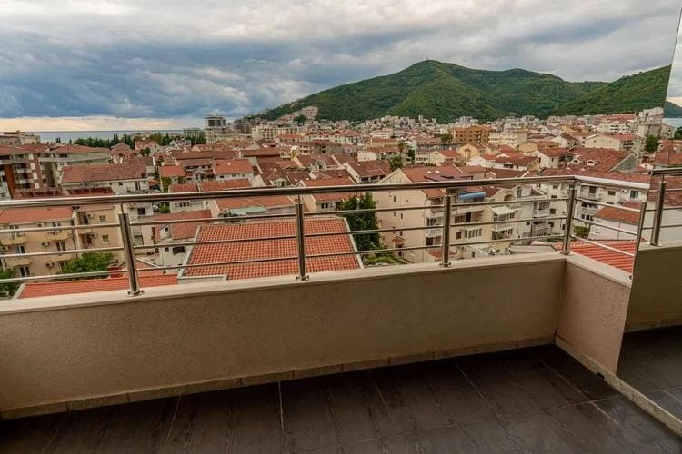 Dvosoban-dupleks-stan-sa-terasama-i-pogledom-na-more-Budva-5 Dvosoban stan 98 m² – Babilonija, Budva — fotografija 6
