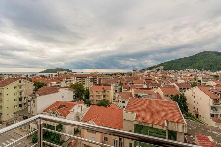 Dvosoban-dupleks-stan-sa-terasama-i-pogledom-na-more-Budva-7 Dvosoban stan 98 m² – Babilonija, Budva — fotografija 8