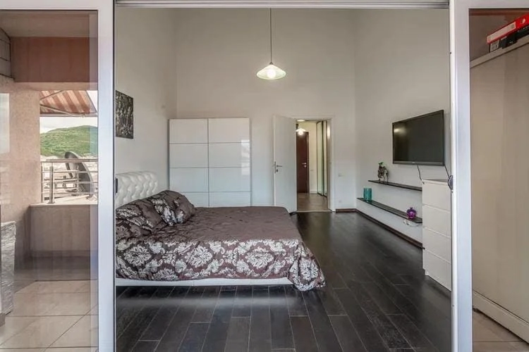 Dvosoban-dupleks-stan-sa-terasama-i-pogledom-na-more-Budva-8 Dvosoban stan 98 m² – Babilonija, Budva — fotografija 9