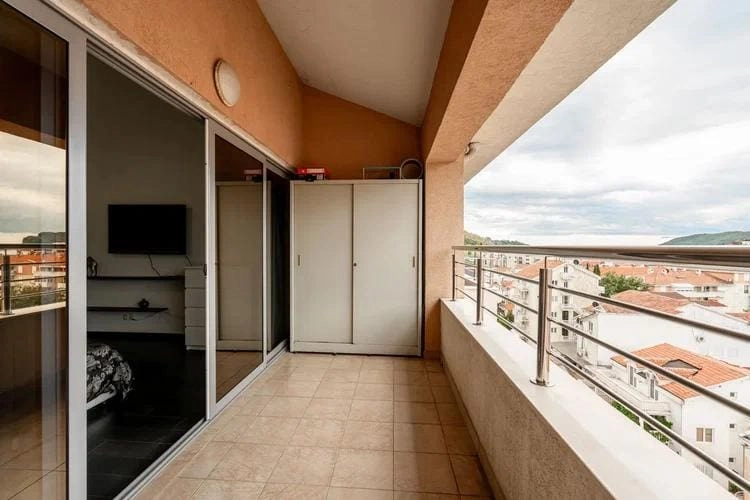 Dvosoban-dupleks-stan-sa-terasama-i-pogledom-na-more-Budva-9 Dvosoban stan 98 m² – Babilonija, Budva — fotografija 10