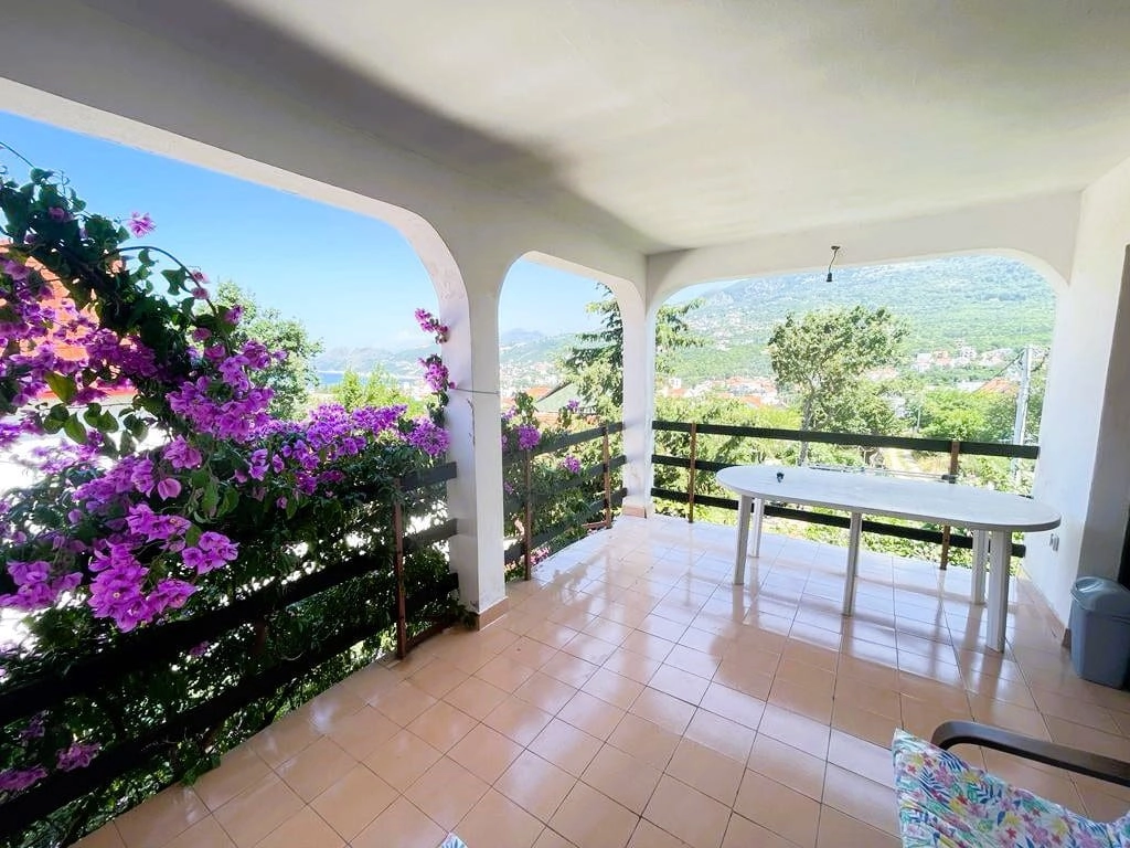 Kuca-sa-vrtom-u-Dobroj-Vodi-Bar-3 Kuća 250 m² – Dobra Voda, Bar — fotografija 4