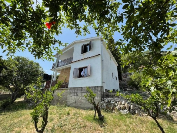 Kuća sa pogledom na more u Sutomoru