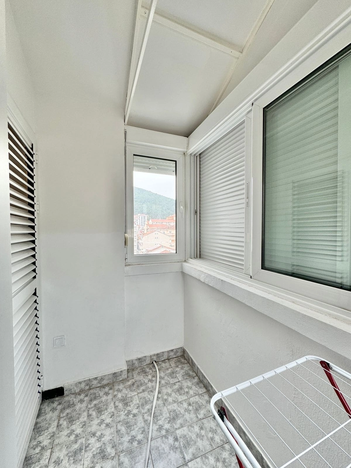 Dvosoban-stan-sa-terasom-u-Budvi-1 Dvosoban stan 54 m² – Budva — fotografija 2