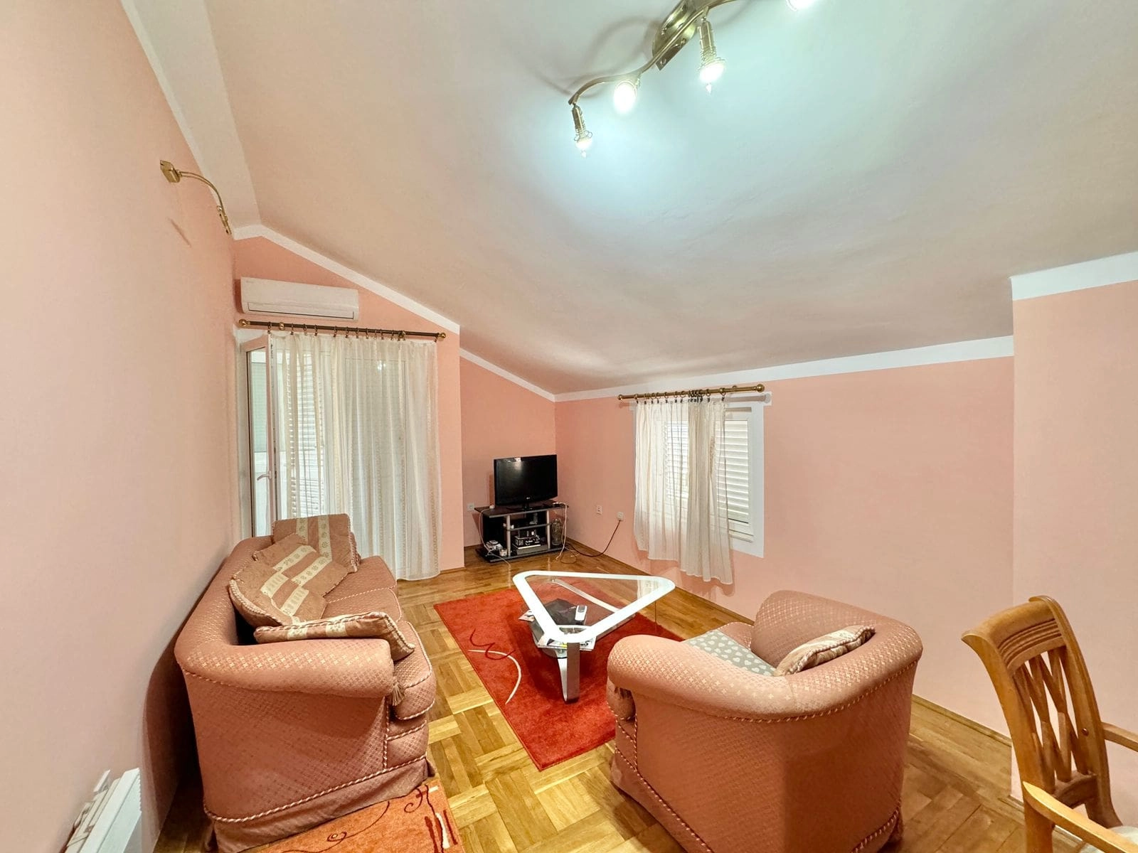 Dvosoban-stan-sa-terasom-u-Budvi-8 Dvosoban stan 54 m² – Budva — fotografija 9