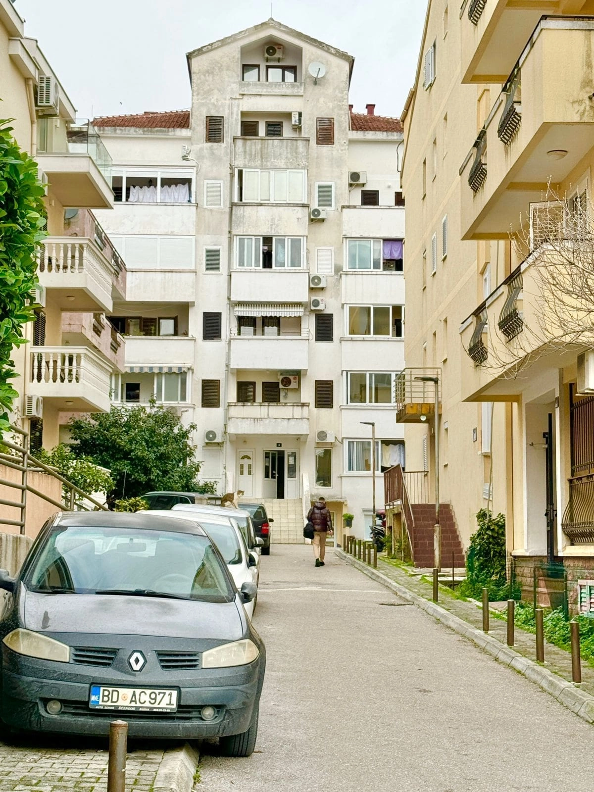 Dvosoban-stan-sa-terasom-u-Budvi-11 Dvosoban stan 54 m² – Budva — fotografija 12